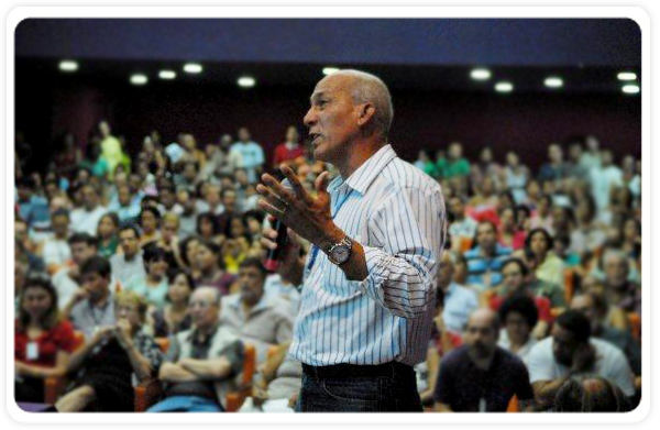 Artur Roberto Couto, diretor de Bio-Manguinhos, durante a Assembleia Geral da unidade.