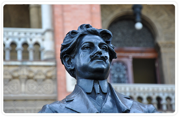 Busto de Oswaldo Cruz, localizado em frente ao Castelo da Fiocruz